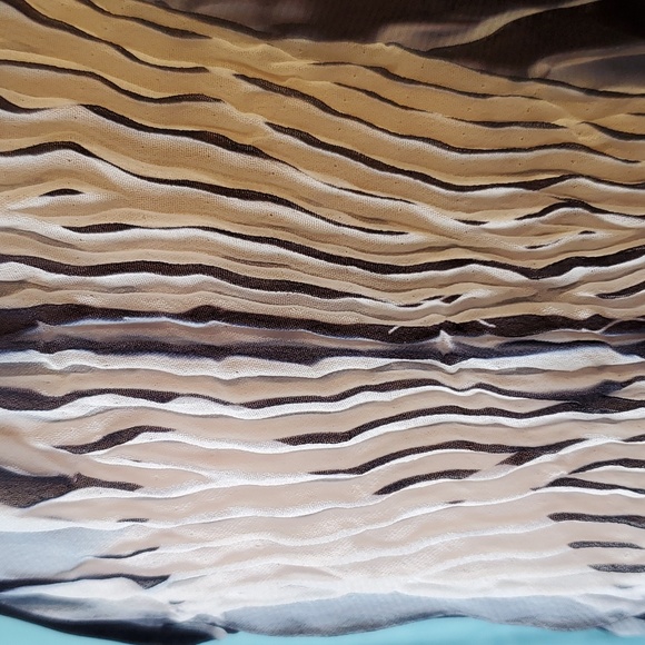 Black & white textured sheer scrunched tattoo mesh button up blouse - Picture 4 of 8